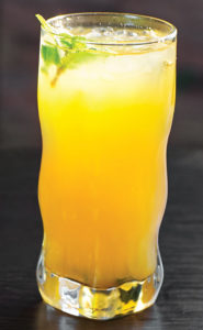 лимонад персик-маракуя